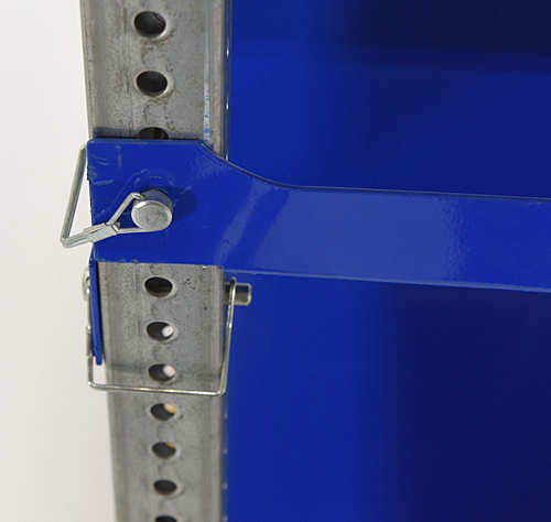 Pin pull adjustment of shelves