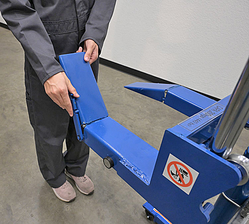 Vestil HYD-CRL-40 with adjustable ramps