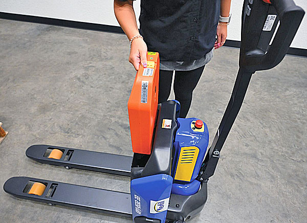 Vestil EPT-1532-33 Electric Pallet Truck